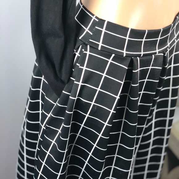 Teacher’s Pet 🤓 Black & White Skirt w/ Pockets - Picture 4 of 5